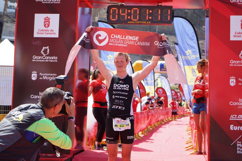 La británica Emma Pallant vuelve a reinar en Mogán