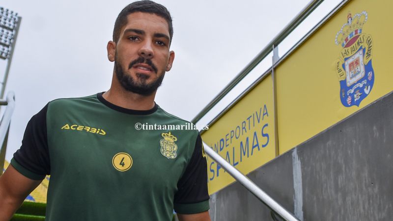 Alex Suárez: tres lideratos en el filial y paciente espera