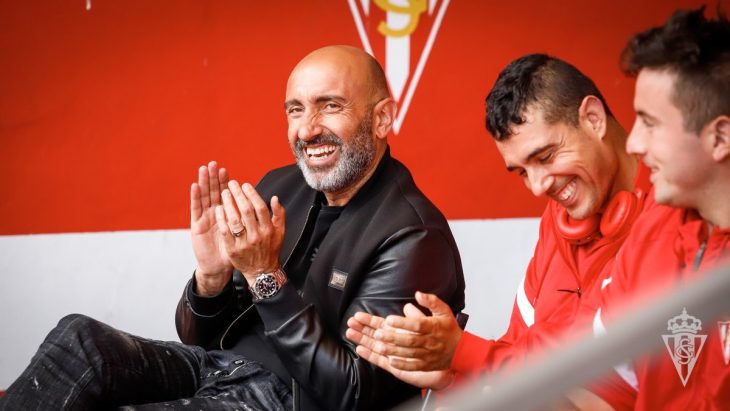 Abelardo se une al club de los que se quejan por viajar a Canarias