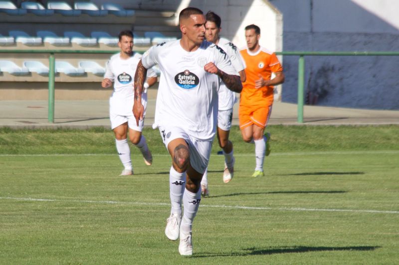 El técnico del Lugo elogia las cualidades del grancanario Alberto