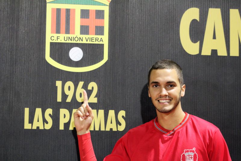 Alex Vega, refuerzo para el centro del campo del U. Viera