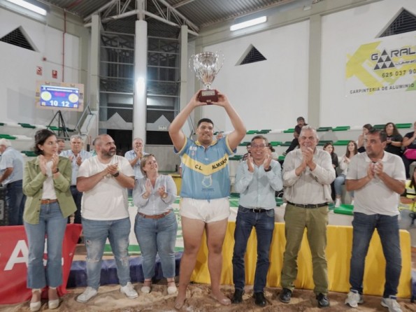 Almogarén alza la Copa de Tercera