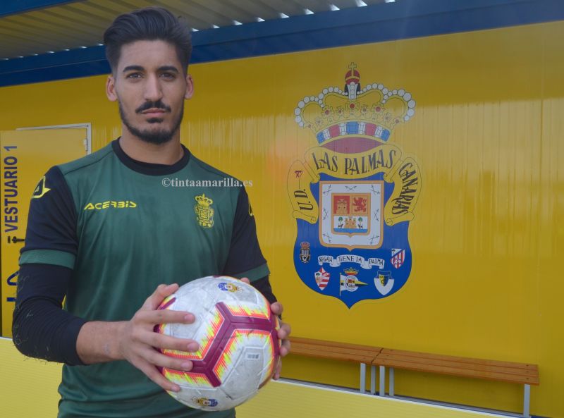 "Mi referente es Buffon; trato de ser un portero completo"