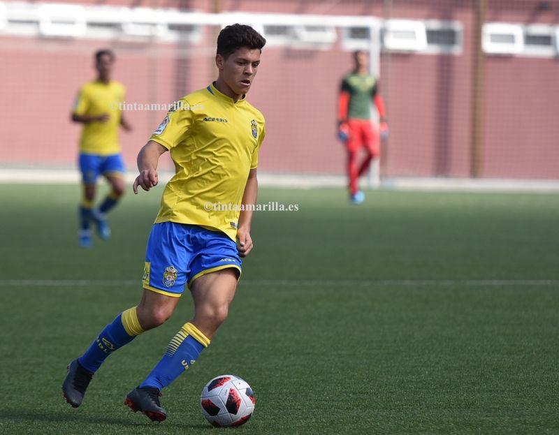 La UD observa al internacional llanito Andre Tjay De Barr