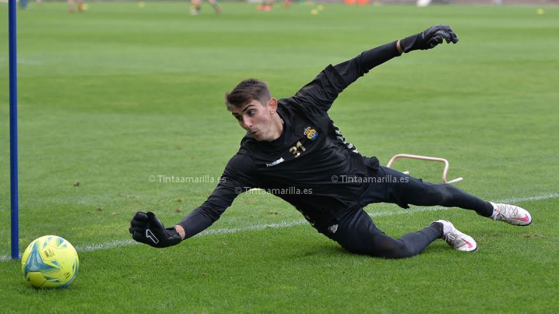 Arnau y Cendón, los porteros del filial para visitar al Cacereño