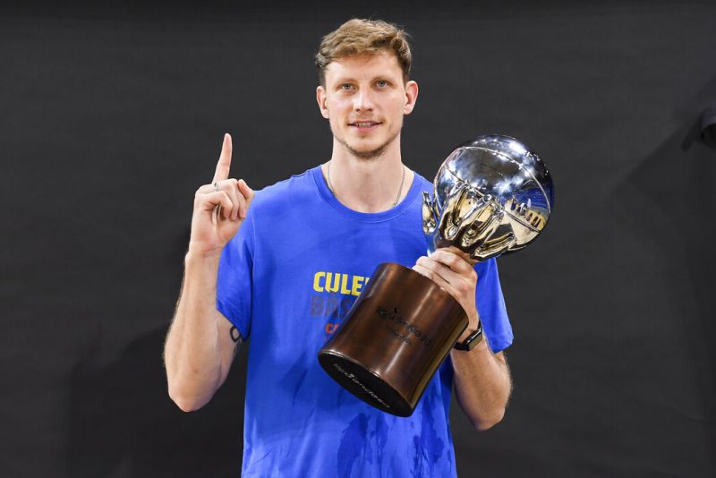 Artem Pustovyi, entre el título de Liga y el radar isleño