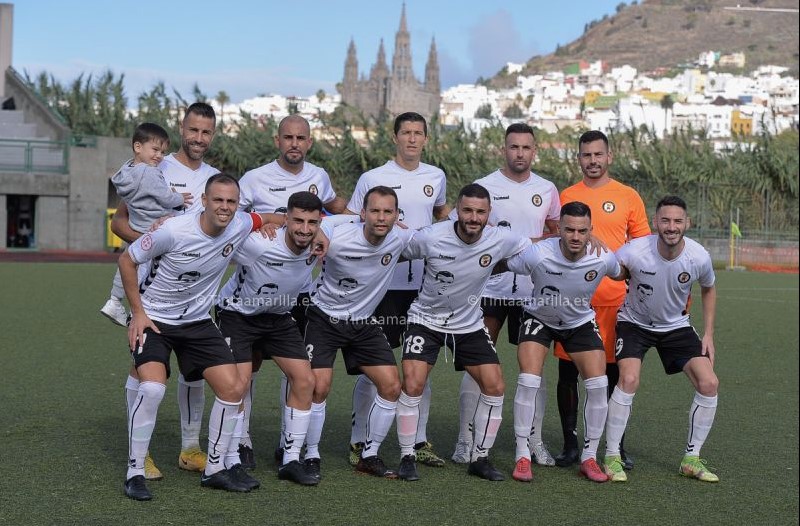 El Arucas da el salto al segundo puesto tras ganar al líder