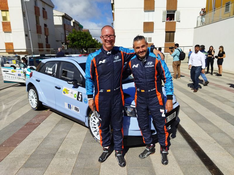 61 equipos pugnan en el VIII Rallye del Norte