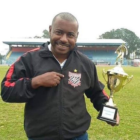 El ex amarillo Baiano celebra su primer éxito como entrenador