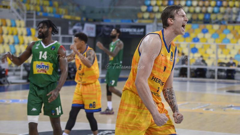 Balcerowski se hace grande en Europa