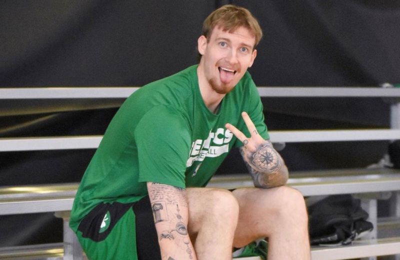 Balcerowski gana un Lakers-Celtics en la Liga de Verano