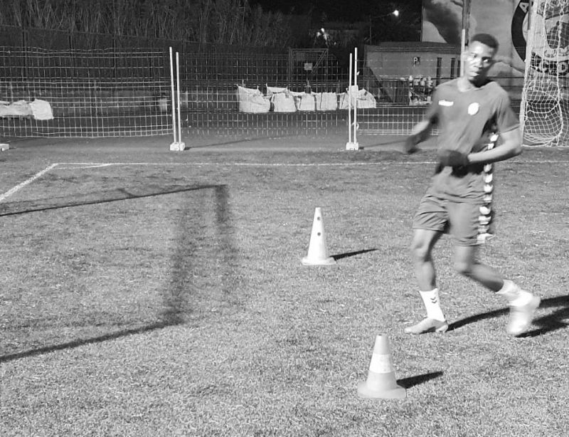 El Arucas refuerza su defensa con un zaguero guineano