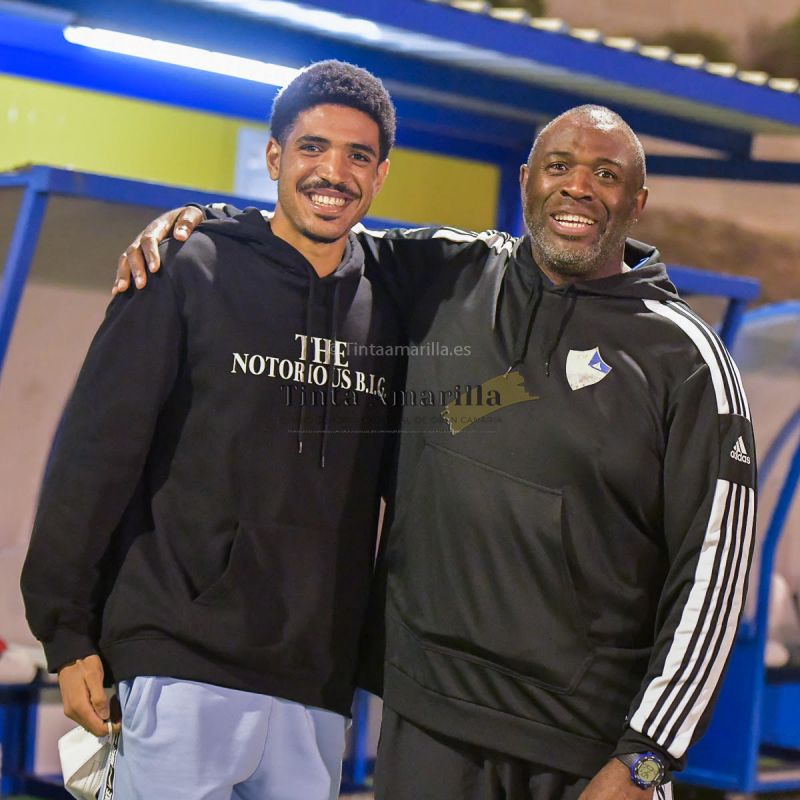 Papá Coco y el defensa Nzalang