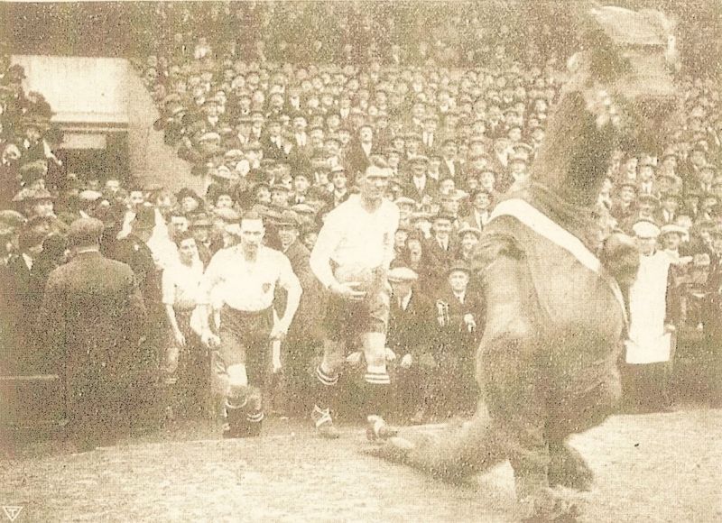 Un dinosaurio en 1926