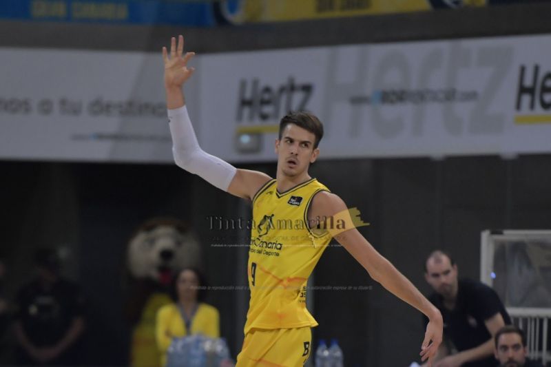 Brussino se hace un hueco en la historia anotadora del Granca