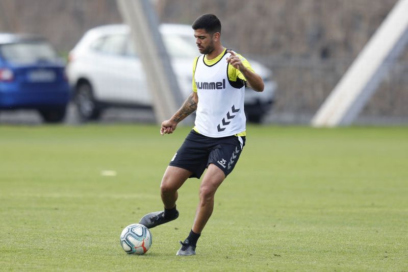 La plantilla de la UD se negó a jugar en la Península el resto de la Liga