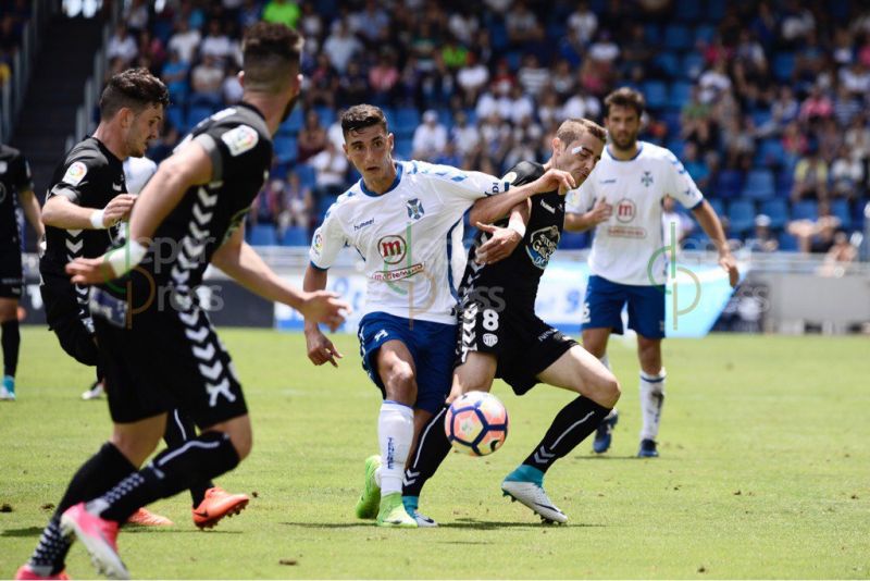 2-1: El Tenerife sigue su avance hacia el play off