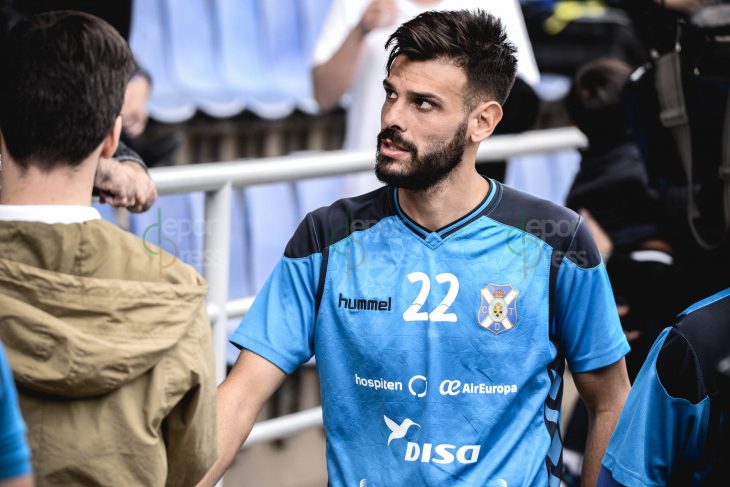 Tyronne hace un dribling a los problemas de la UD