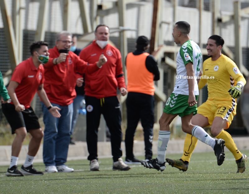 El Villa, a la conquista de su primera victoria