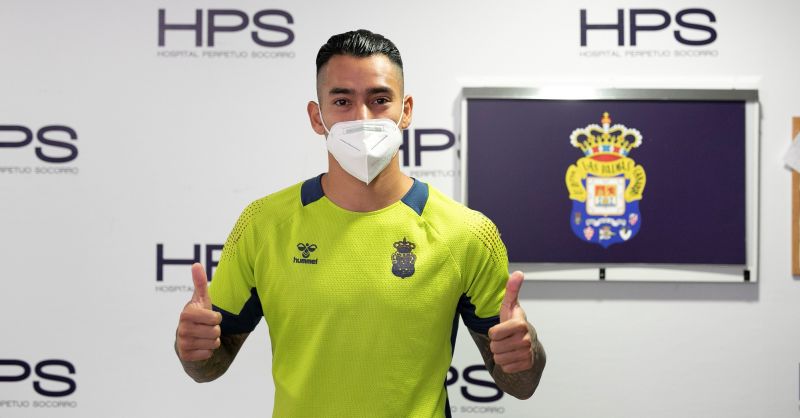 Y turno para Araujo, apagando el calor de Atenas