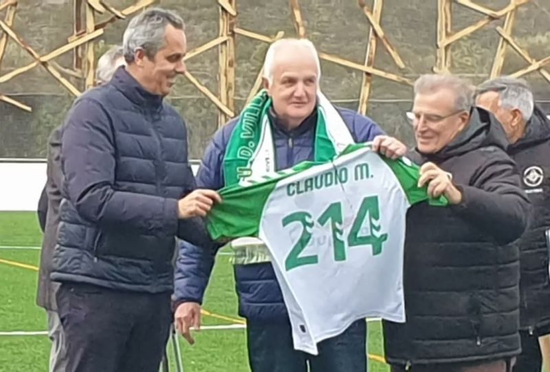 Nuevo césped y homenaje a Claudio Morera en Santa Brígida