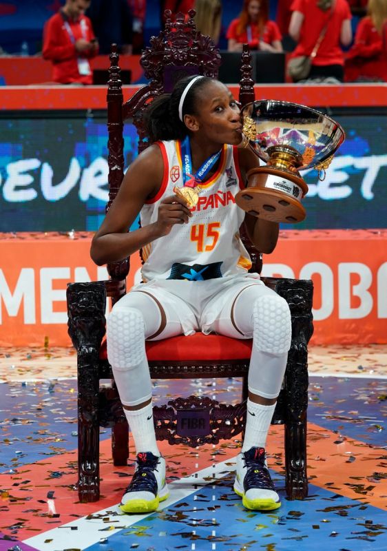 El nuevo trono de Astou Ndour