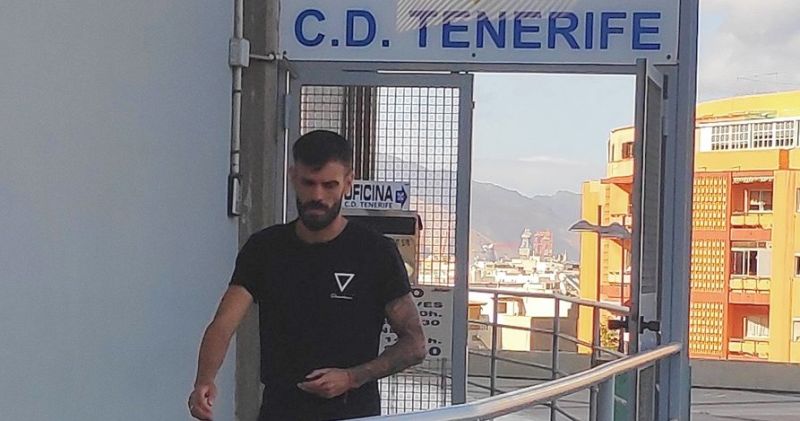 Tyronne pasa por los despachos del CD Tenerife