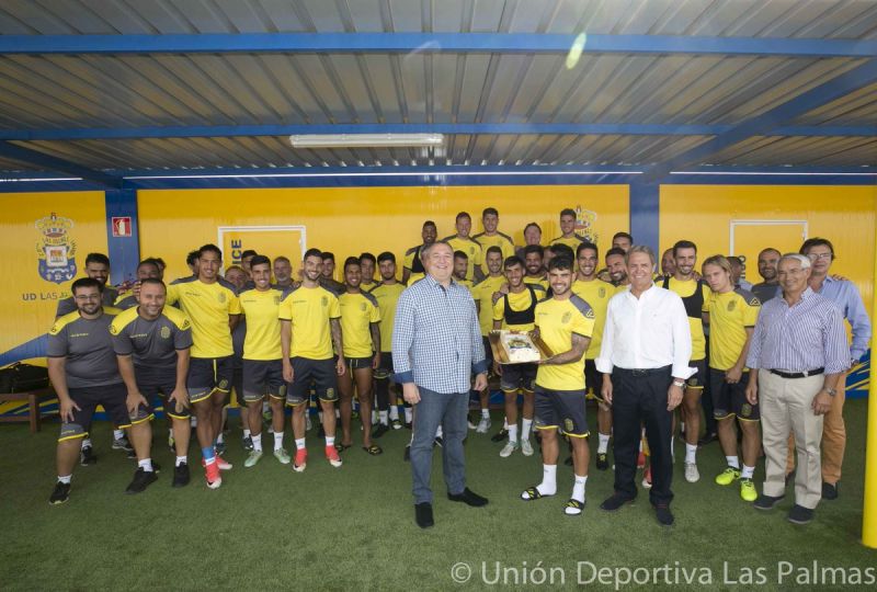 Un mediocentro y cierre de la plantilla