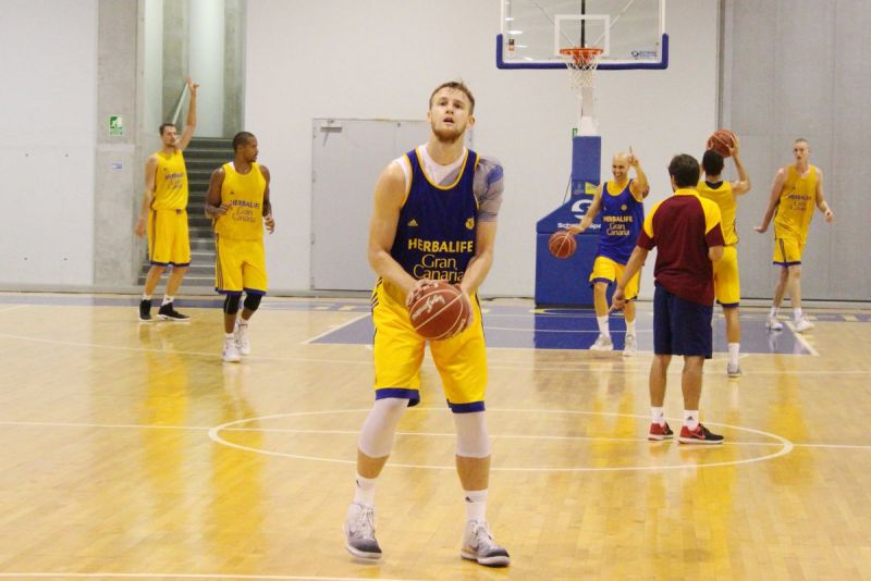 Fischer se pierde el derbi amistoso con el Tenerife