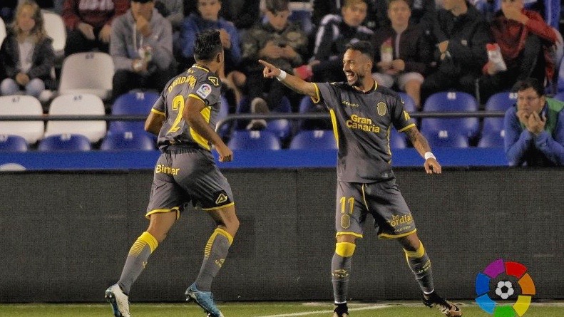 Las Palmas anestesia al Deportivo