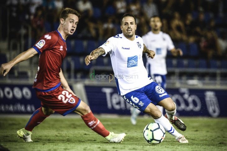 "El Tenerife tiene al mejor técnico de Segunda"