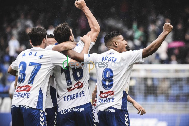 El Tenerife busca un '9'