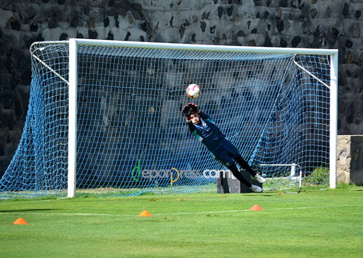 El joven Otaño se entrena con Etxeberría