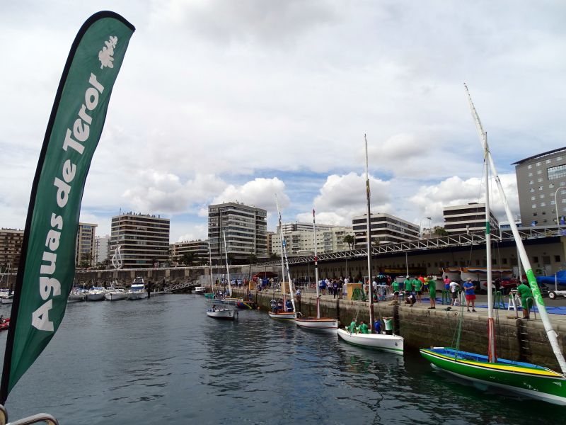 La flota de botes sale a entrenar