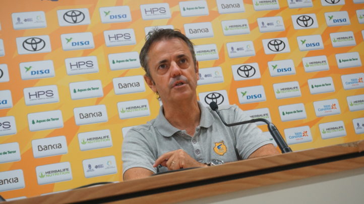 "Por presupuesto, tenemos que pelear por el play off"