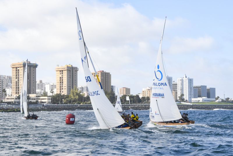12 botes pugnan en el Concurso del Día de Canarias