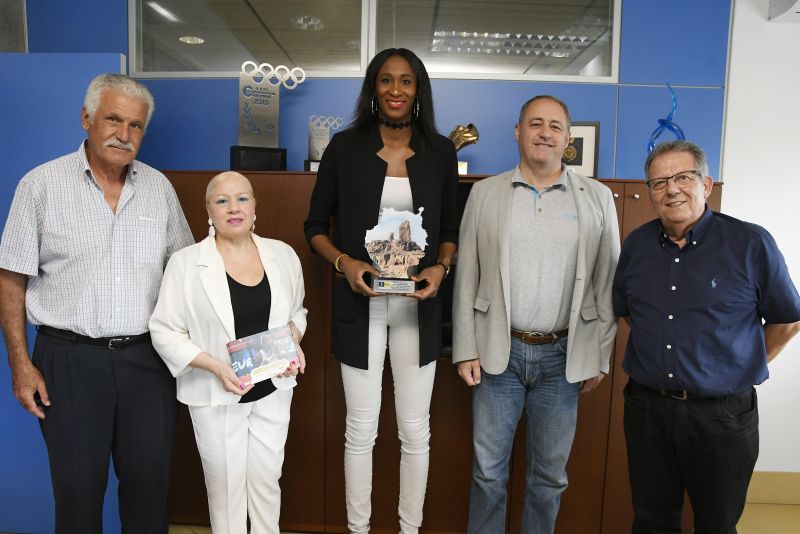 Recepción cabildicia a la MVP del Eurobasket