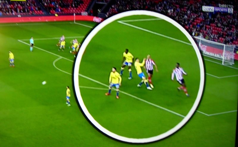 Bloqueo a Ximo en el gol anulado a Yeray