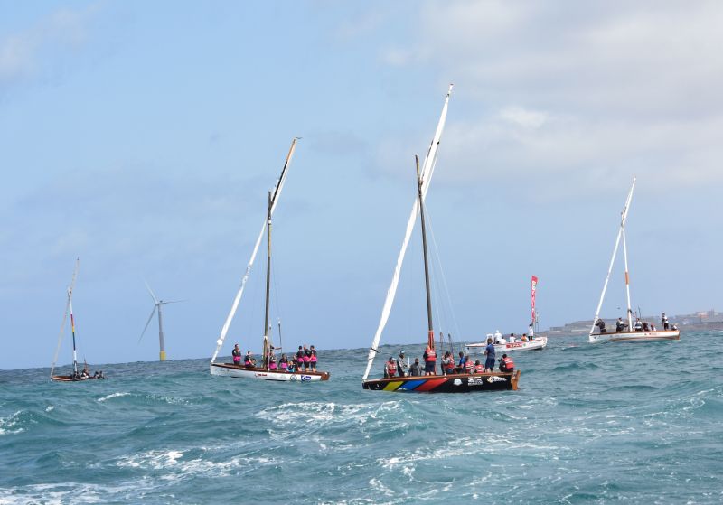 El oleaje paraliza a los botes