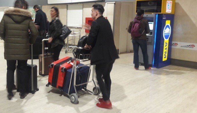 Roque, en Sevilla, desoye un intento italiano