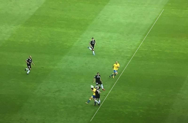 La armó el colegiado con el gol anulado