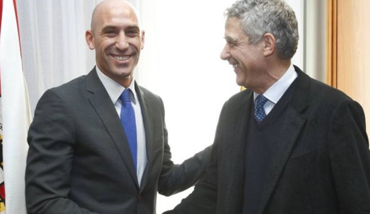 Villar también pide el voto para Rubiales a los asambleístas 