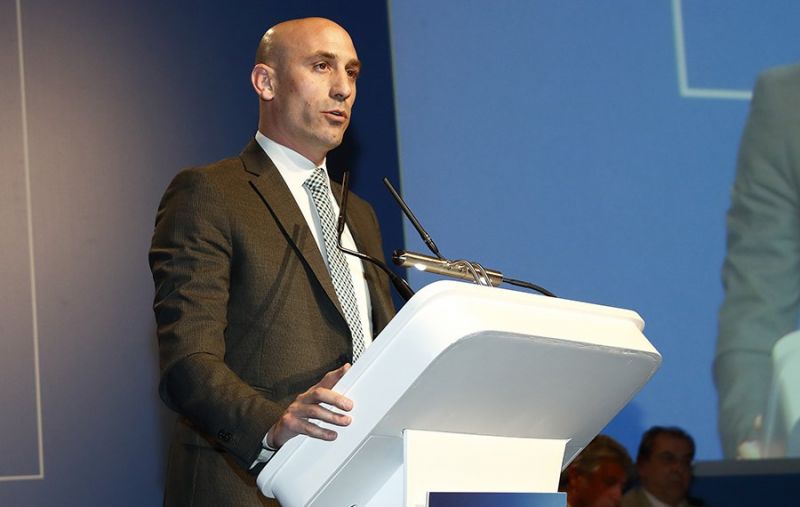 Rubiales señala el 25 de marzo para valorar si las Ligas se reanudan