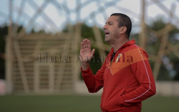 El técnico del Victoria 'raja' de algunos de sus jugadores