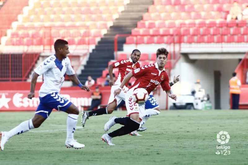 1-1: El empate del Tenerife deja líder a Las Palmas
