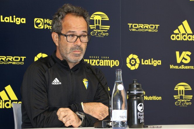 Cervera, incómodo por desconocer el cambio táctico en la UD