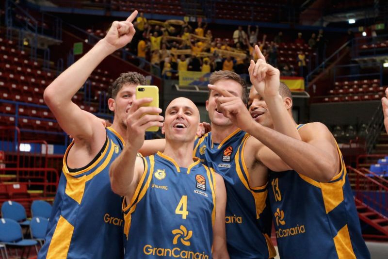 La vieja guardia, feliz