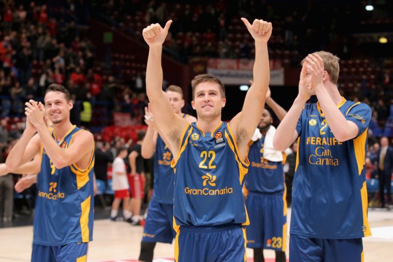 La plantilla del Granca, agradecida con los 50 indomables de Milán