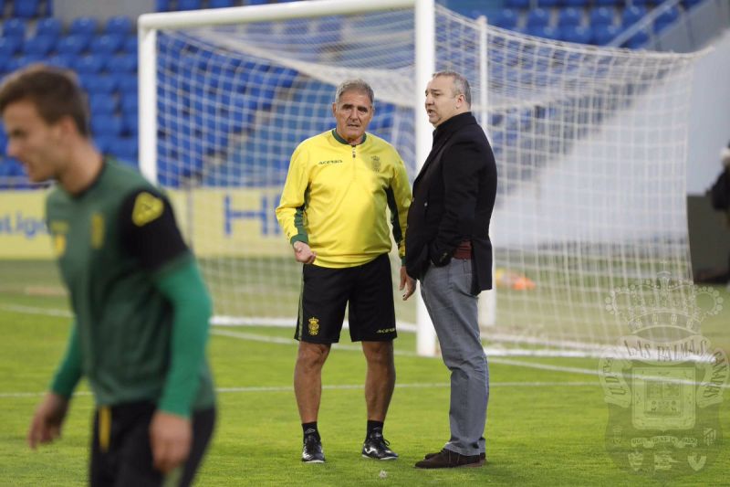 El presidente rinde visita al equipo en la sesión a  puerta cerrada