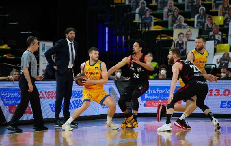 71-92: El Granca se resiste a arrojar la toalla